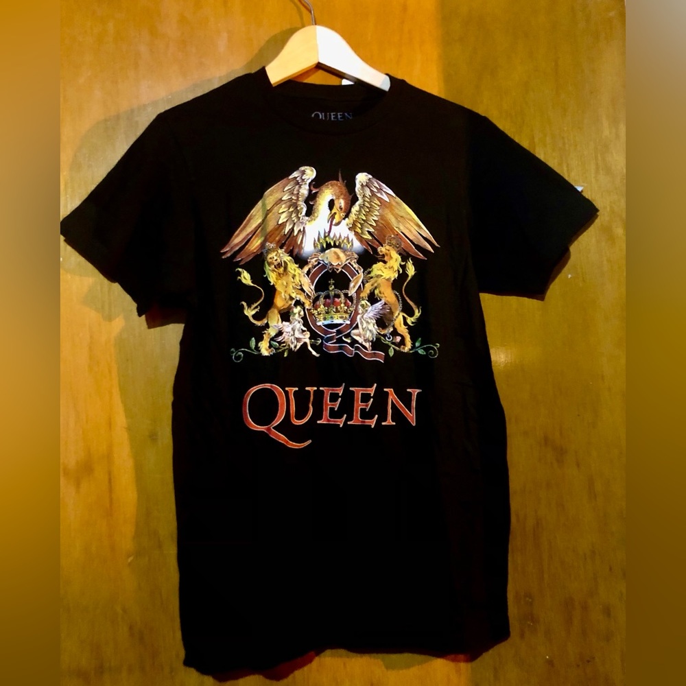 QUEEN! Classic Crest T-Shirt. Brand New with Tag. Black. Men’s Small.